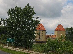 Wjazd do Wolina przez most obrotowy - widok na elewator zboowy z pocztku XX w.